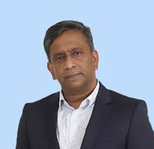 الدكتور محمد ريلا وجراحة الكبد الروبوتية