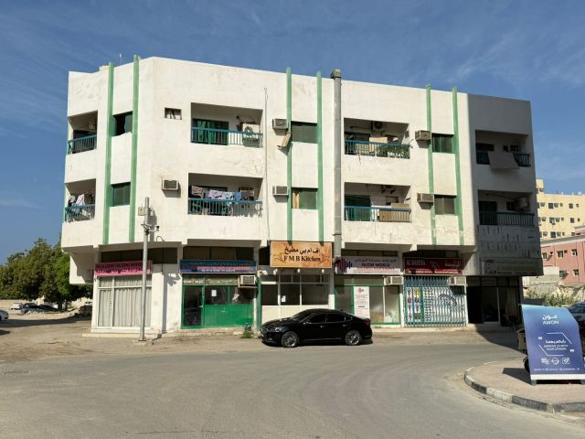 للبيع بناية استثمارية مميزة  بناية مكونة من أرضي+ 6محلات + 2 طابق 2