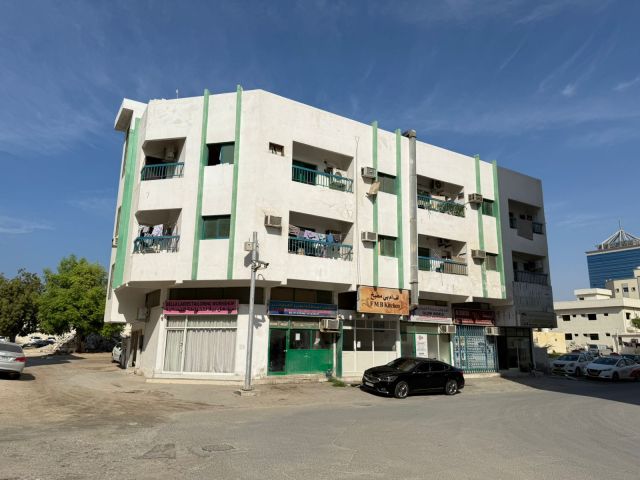 للبيع بناية استثمارية مميزة  بناية مكونة من أرضي+ 6محلات + 2 طابق 4