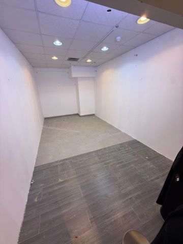 محلات تجاريةبمساحة 20 متر للإيجار، مخصص للملابس النسائية فقط. 2