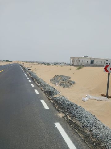 للبيع ارض في البزنس باي تجاريه سكنيه  3