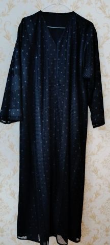 عبايات أنيقة للبيع بأسعار مناسبة