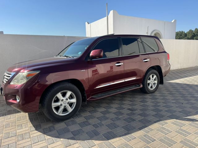 لكزس استيشن 