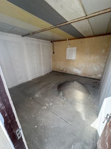 ?? للإيجار – غرفتين على الروف في بناية طابقين / النعيمية 2