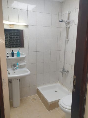 سرير للشباب العرب بالمدينه العالميه  4