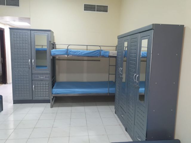 سرير للشباب العرب بالمدينه العالميه  5