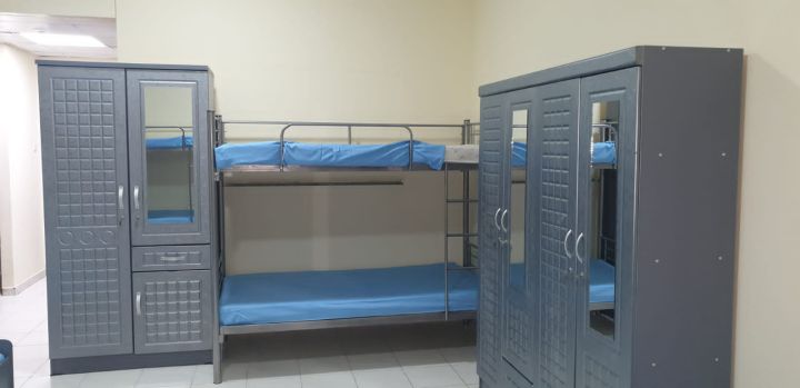 سرير للشباب العرب بالمدينه العالميه  6