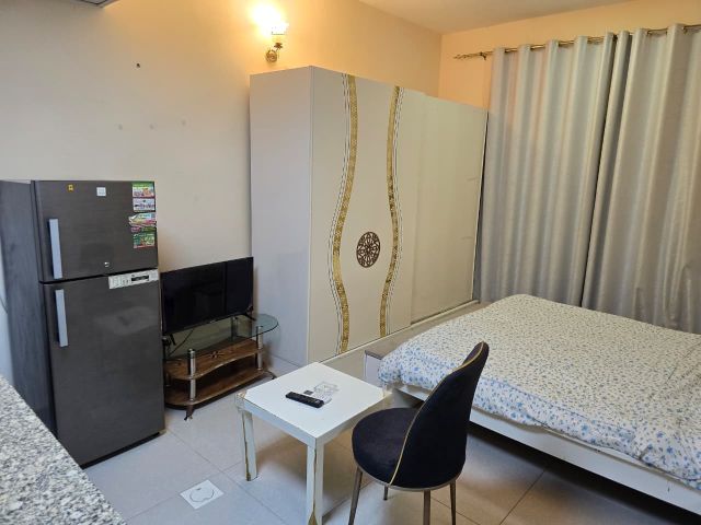 للايجار الشهري بمنطقة الروضة 2 شارع الشيخ عمار قريب من مخرج دبي 7