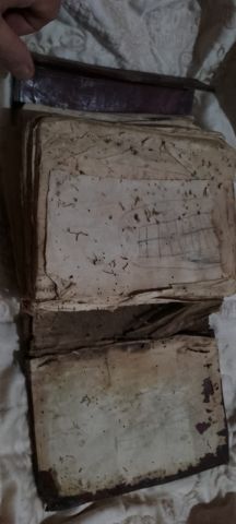 مصحف أثري كتب عام ٧٢١ هجريه بماء الورد و الزعفران 7