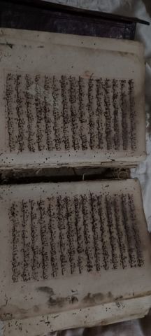 مصحف أثري كتب عام ٧٢١ هجريه بماء الورد و الزعفران 3