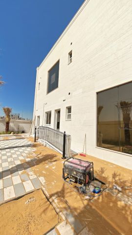 للبيع فيلا أول ساكن في الشارقة تقع في منطقة الحوشي ملبسة بحجر 2