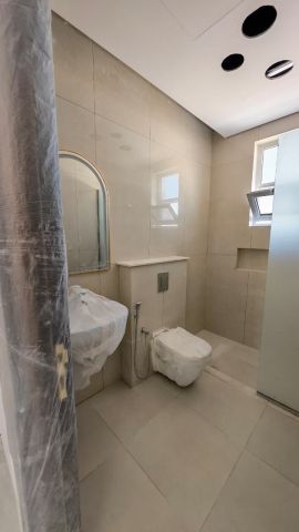 للبيع فيلا أول ساكن في الشارقة تقع في منطقة الحوشي ملبسة بحجر 6