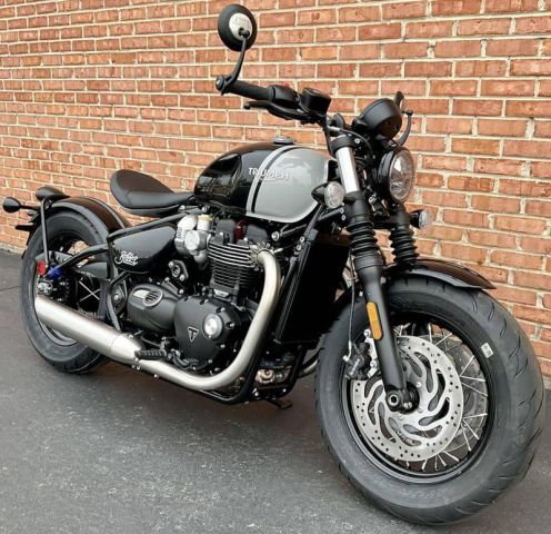 2025 Triumph Bonneville Bobber 2