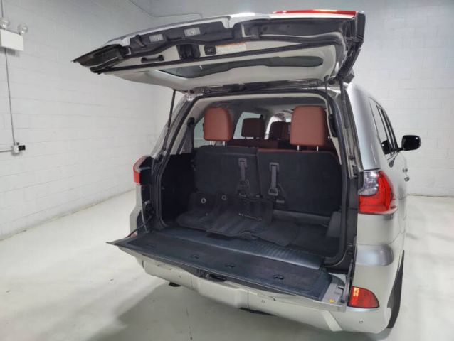 سيارة جيب لكزس LX 570 مستعملة موديل 2020 كاملة المواصفات 4