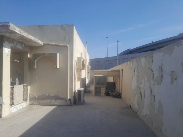 للبيع فيلا في الشارقة تقع في منطقة الياش موقع مميز طابق واحد فقط 