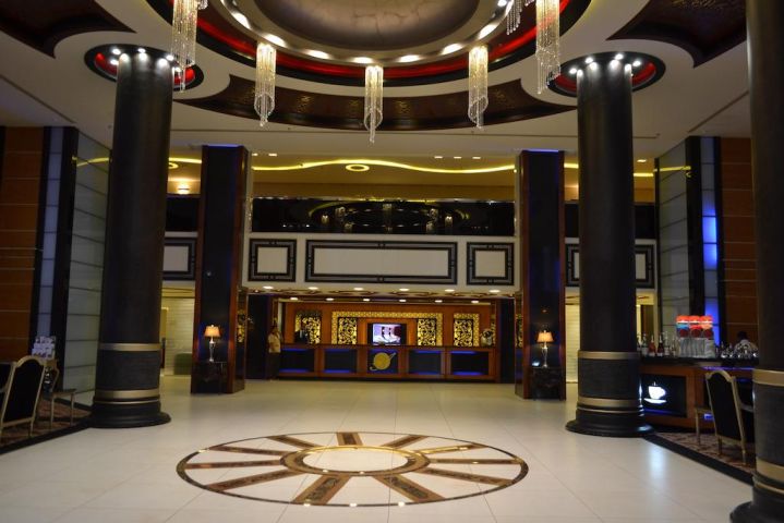  فندق يطلب موظفين وموظفات للعمل 