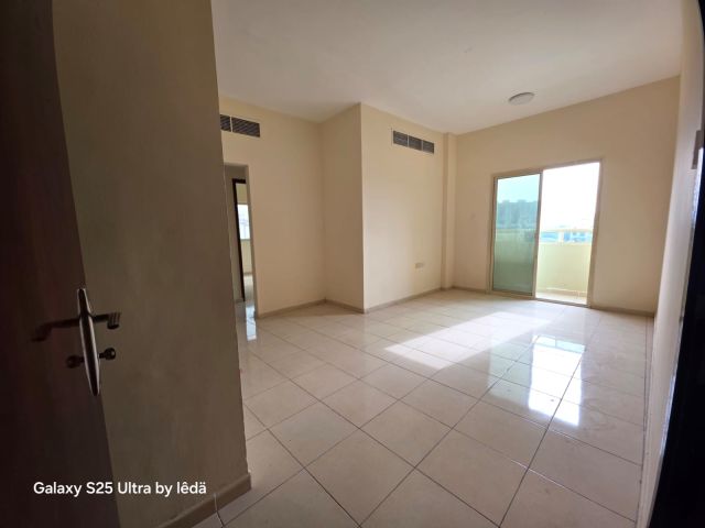 للإيجار شقة غرفتين وصالة بموقع مميز بجوار أبراج الفالكون