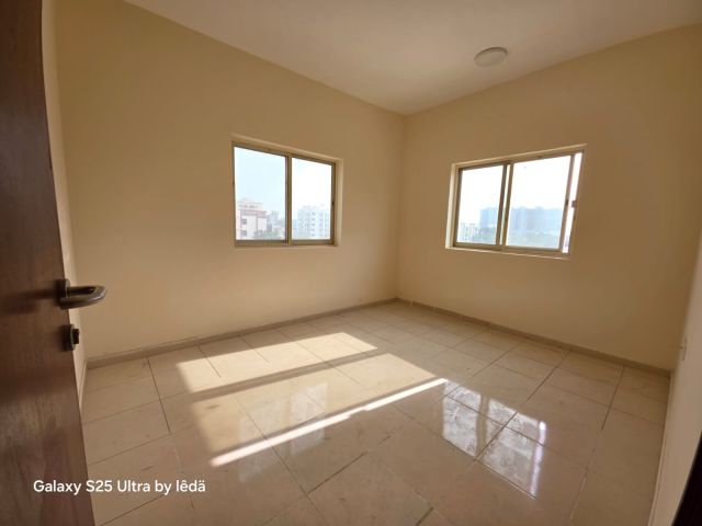 للإيجار شقة غرفتين وصالة بموقع مميز بجوار أبراج الفالكون 3