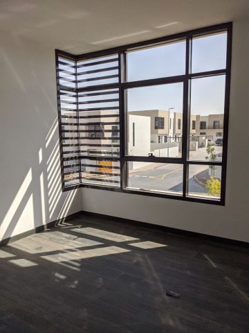 للبيع فيلا في الرقيبة، الشارقة، مشروع نسمة زاوية 5