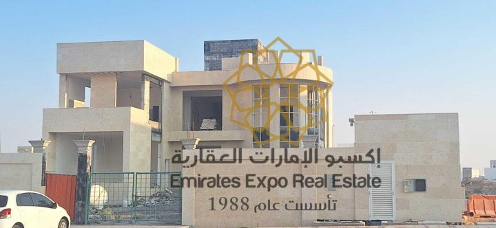 للبيع فيلا في مدينة الرياض مطله وعلى شارعين حجر طبيعي واطلالة 5