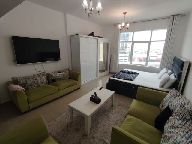 استوديو للإيجار الشهري مفروش بالكامل بإطلالة على المسبح 3