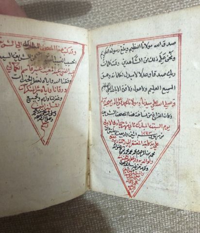 مصحف بخط اليد عمره ٢٠٥ سنة بحالة جيدة بالجراب  4