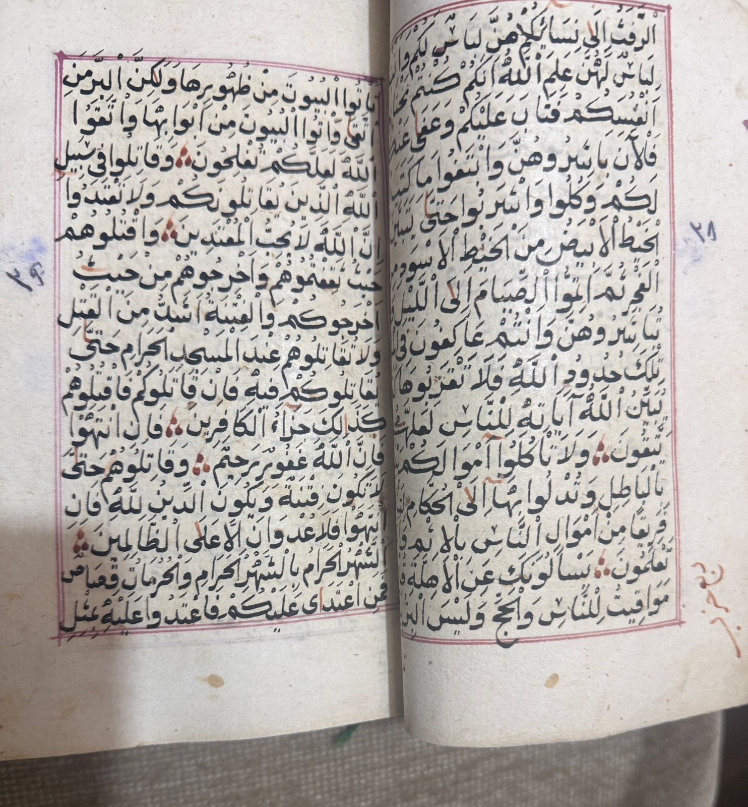 مصحف بخط اليد عمره ١٨٠ سنة بحالة جيدة بالجراب  3