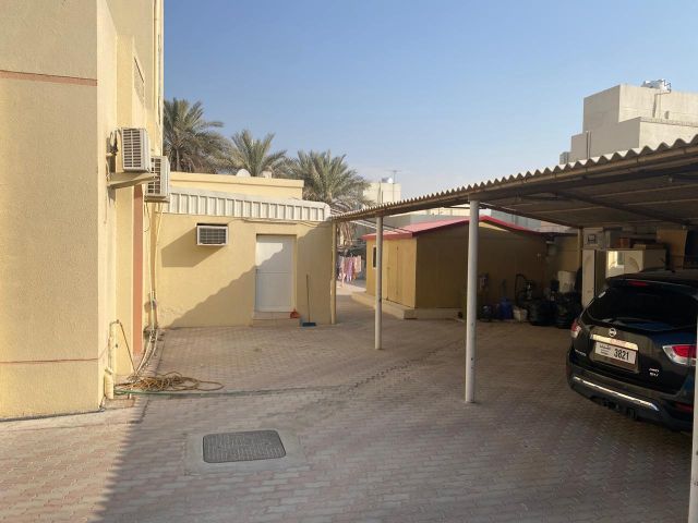 للبيع فيلا في الشارقة تقع في منطقة القرائن (1) موقع استراتيجي  3