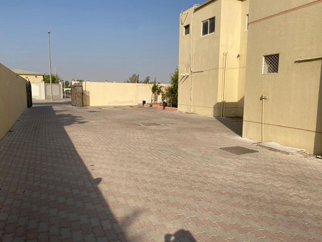 للبيع فيلا في الشارقة تقع في منطقة القرائن (1) موقع استراتيجي  4