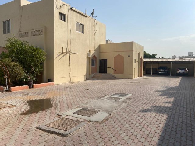 للبيع فيلا في الشارقة تقع في منطقة القرائن (1) موقع استراتيجي  5