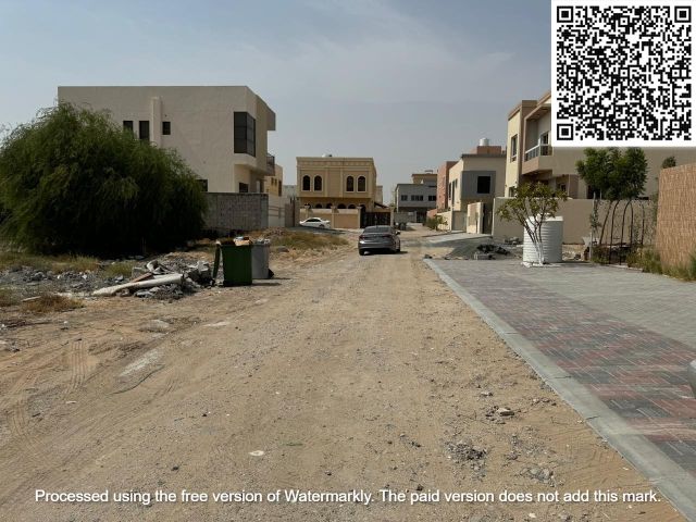 قطعتين تاون هاوس في منطقة هادئة على الشارع الرئيسي – فرصة ممتازة 