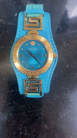 ساعة ڤيرساتشي أصلية استعمال خفيف