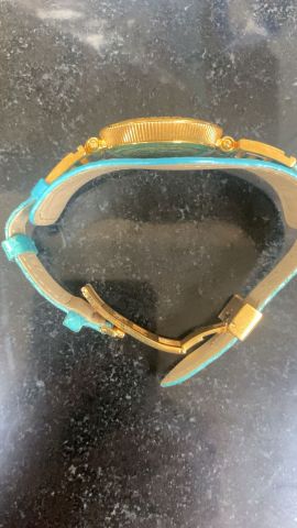 ساعة ڤيرساتشي أصلية استعمال خفيف 3