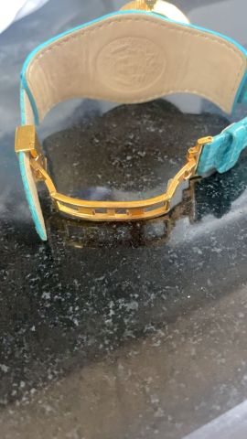 ساعة ڤيرساتشي أصلية استعمال خفيف 4