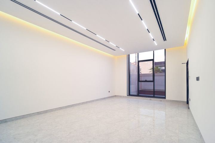 للبيع فلتين متلاصقة في الشارقة  منطقة الحوشي أرضي + أول + سطح 4