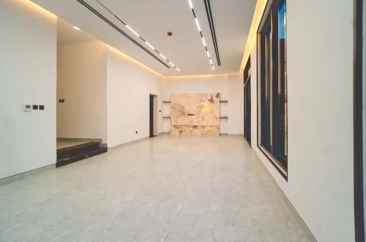 للبيع فلتين متلاصقة في الشارقة  منطقة الحوشي أرضي + أول + سطح 6