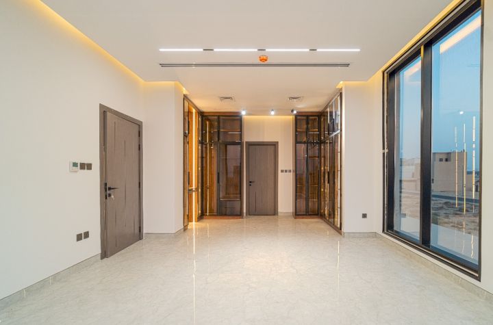 للبيع فلتين متلاصقة في الشارقة  منطقة الحوشي أرضي + أول + سطح 7