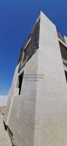  للبيع فيلا جديدة متداولة حجر طبيعي مودرن  قيد الانشاء في الرياض  5