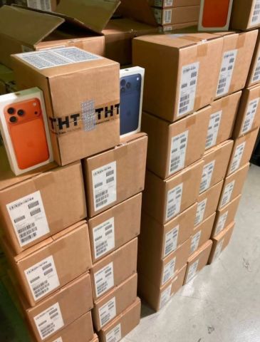 للبيع: هواتف Apple iPhone 17 Pro Max و iPhone 17 Pro