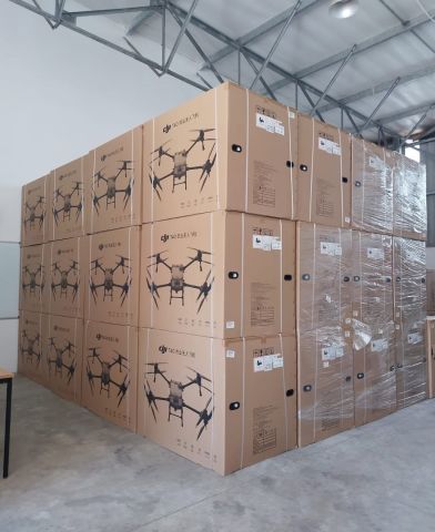 طائرات DJI Agras الزراعية بدون طيار لرش المحاصيل؛ جديدة وجاهزة لل 3