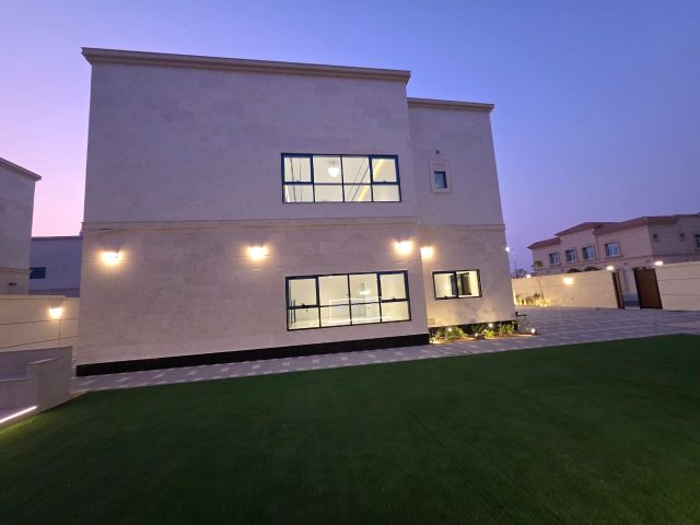 فيلا راقية للبيع في الحوشي تملك حر للعرب 3