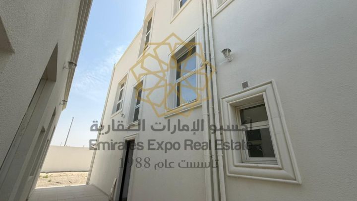 للبيع فيلا جديدة اول ساكن حجر طبيعي في بني ياس منطقة الوثبة   10