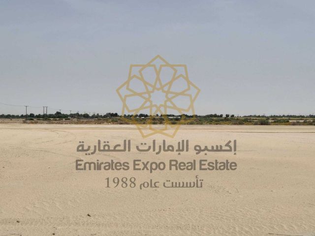 للبيع مزرعه بموقع مميز جدا بين دبي وابوظبي في العجبان 2