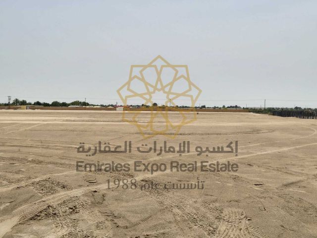 للبيع مزرعه بموقع مميز جدا بين دبي وابوظبي في العجبان 4