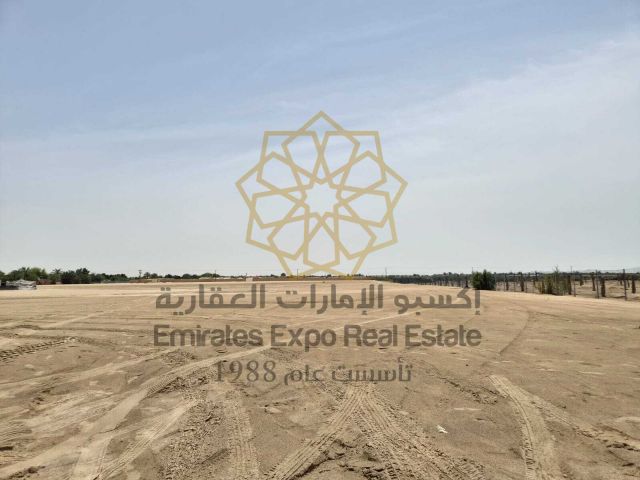للبيع مزرعه بموقع مميز جدا بين دبي وابوظبي في العجبان 5