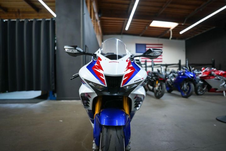 2023 Honda CBR1000RR- R Fireblade SP WhatsApp +17203061962 3