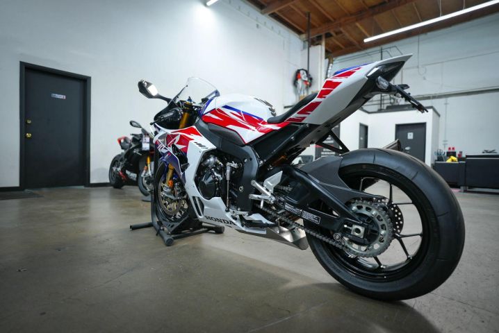 2023 Honda CBR1000RR- R Fireblade SP WhatsApp +17203061962 4