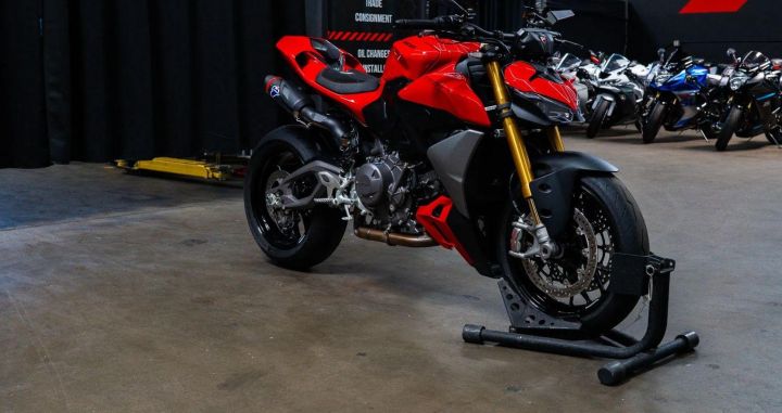 2025 Ducati Streetfighter V2 S WhatsApp +17203061962