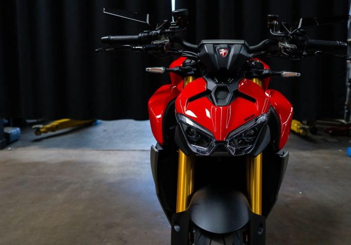 2025 Ducati Streetfighter V2 S WhatsApp +17203061962 3