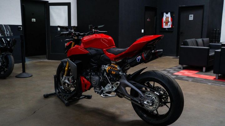 2025 Ducati Streetfighter V2 S WhatsApp +17203061962 4